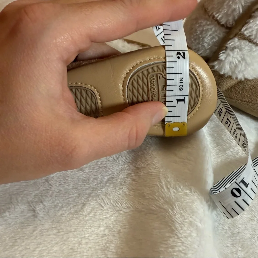 TongYouYuan Cozy Tan and White Baby Boots